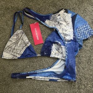 Size S (US 4) SHEIN Icon women’s denim look print cut out symmetrical neck.